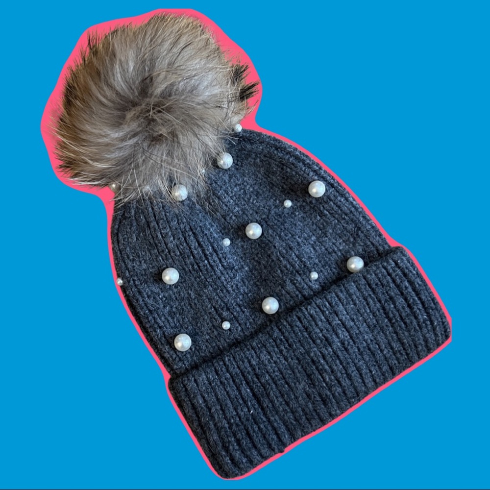 Knitted hat with pearls and removable fox fur pompon
